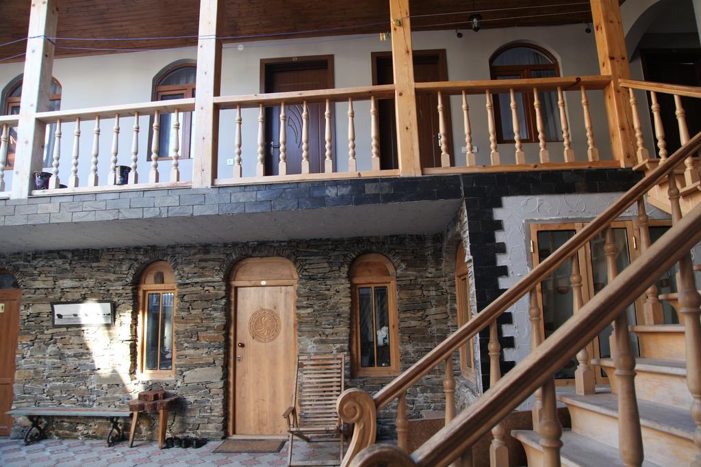 Guesthouse David Zhorzholiani Mestia Buitenkant foto