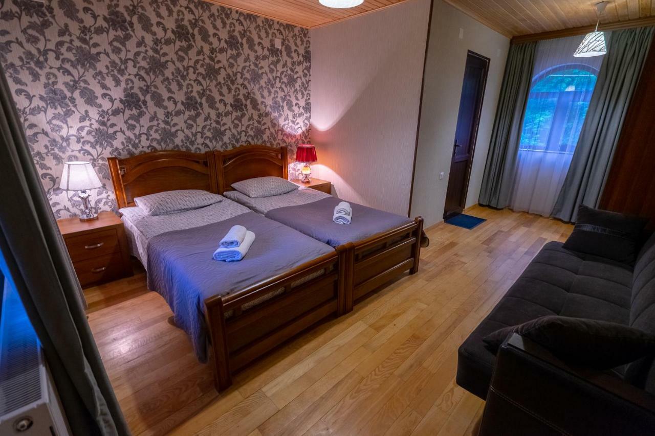 Guesthouse David Zhorzholiani Mestia Buitenkant foto
