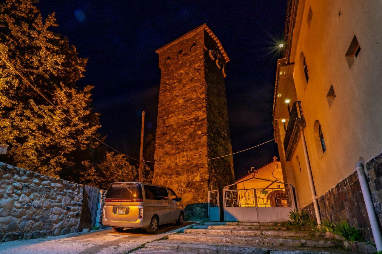 Guesthouse David Zhorzholiani Mestia Buitenkant foto